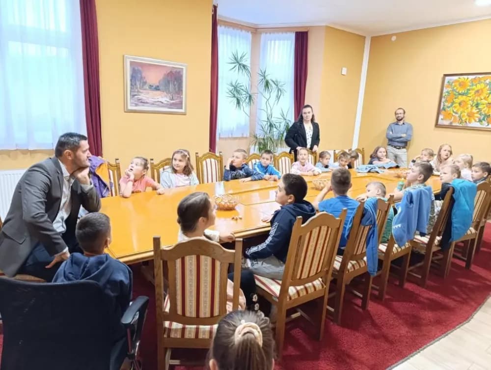 Prvašići iz Sibinja posjetili općinsku upravu i razgovarali s načelnikom