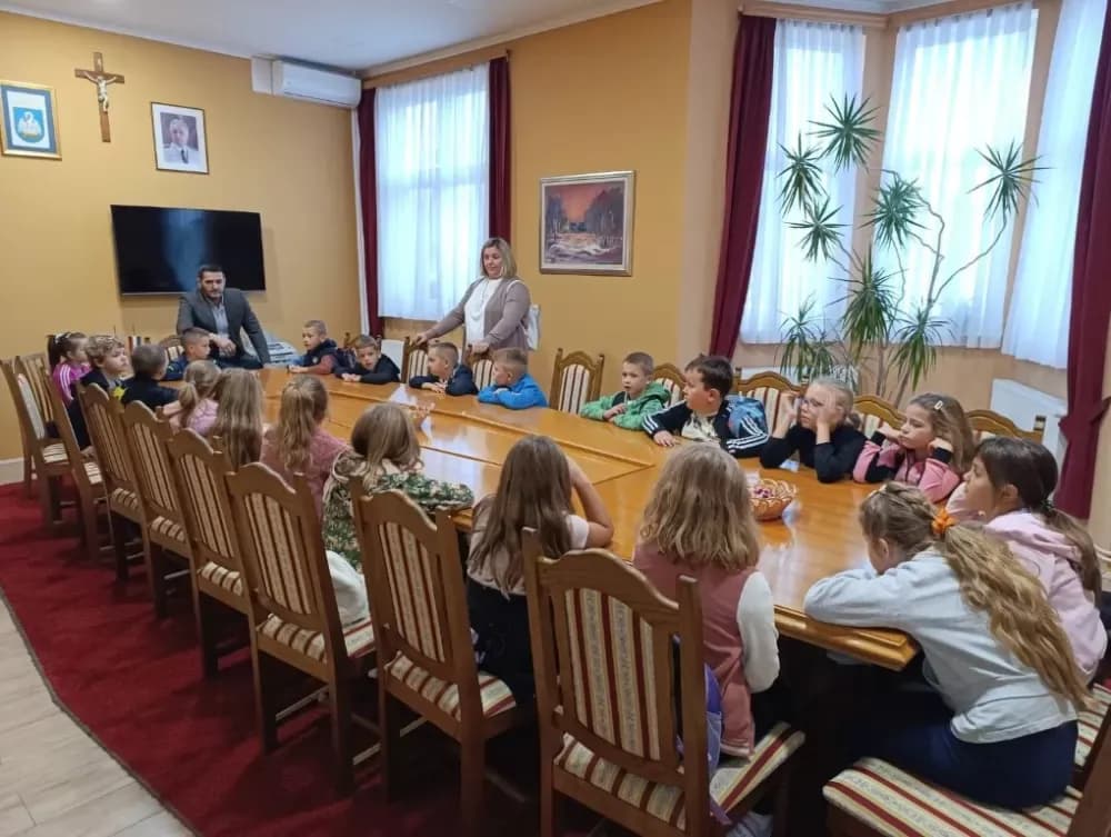 Prvašići iz Sibinja posjetili općinsku upravu i razgovarali s načelnikom