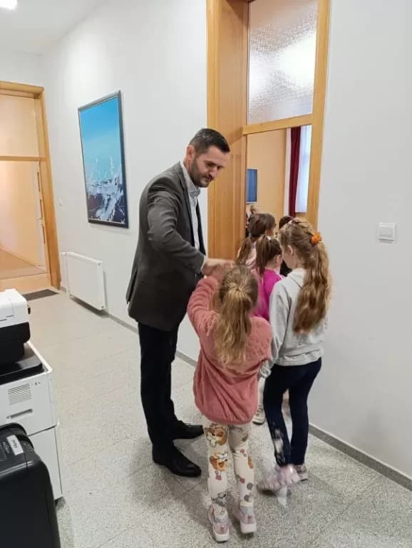 Prvašići iz Sibinja posjetili općinsku upravu i razgovarali s načelnikom