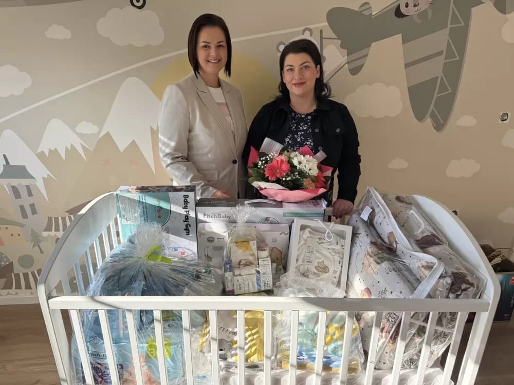 Slavonski Brod nastavlja tradiciju: još pet obitelji primilo opremu za bebe