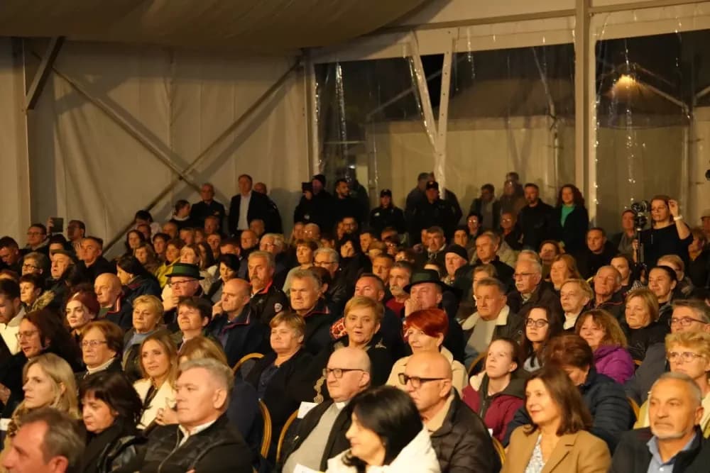 Davorski tamburaši Satir na Lika Festu - ovog ponedjeljka prikaz spota na CMC TV