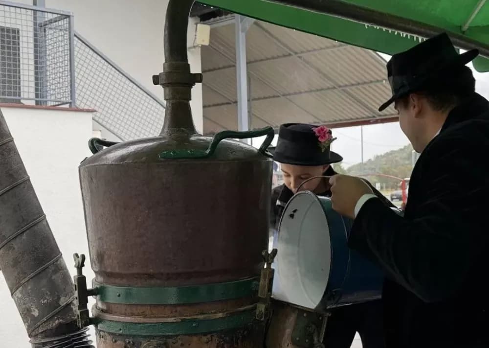 Slavila rakija, tradicija i pjesma: U Podcrkavlju održana 16. „Rakijada“