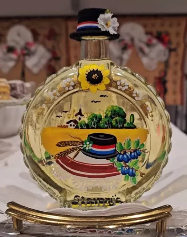 Slavila rakija, tradicija i pjesma: U Podcrkavlju održana 16. „Rakijada“