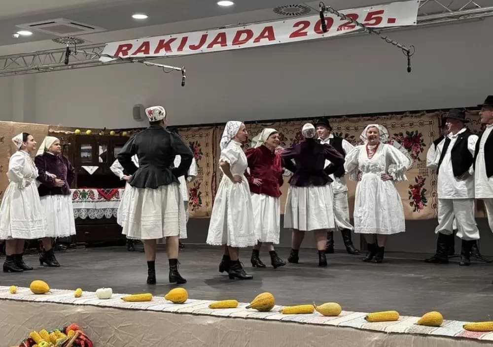 Slavila rakija, tradicija i pjesma: U Podcrkavlju održana 16. „Rakijada“