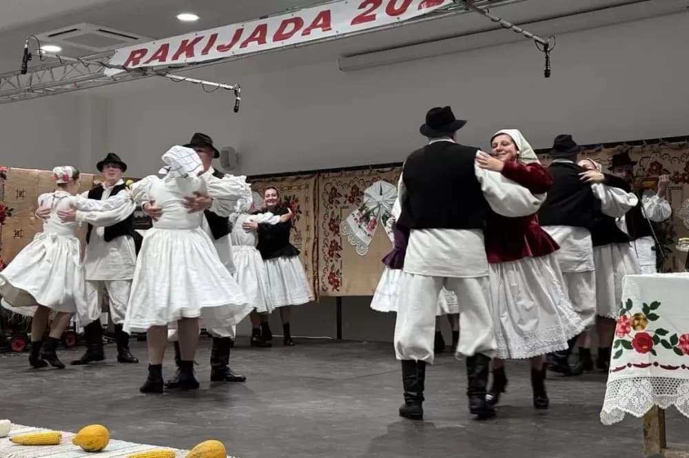 Slavila rakija, tradicija i pjesma: U Podcrkavlju održana 16. „Rakijada“