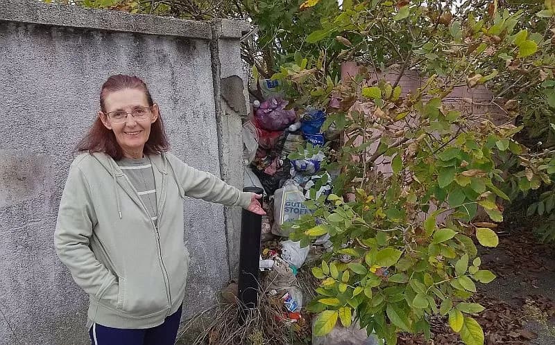 Gomila se divlje smetlište u Zagorskoj, osim susjeda nitko od pozvanih ne reagira