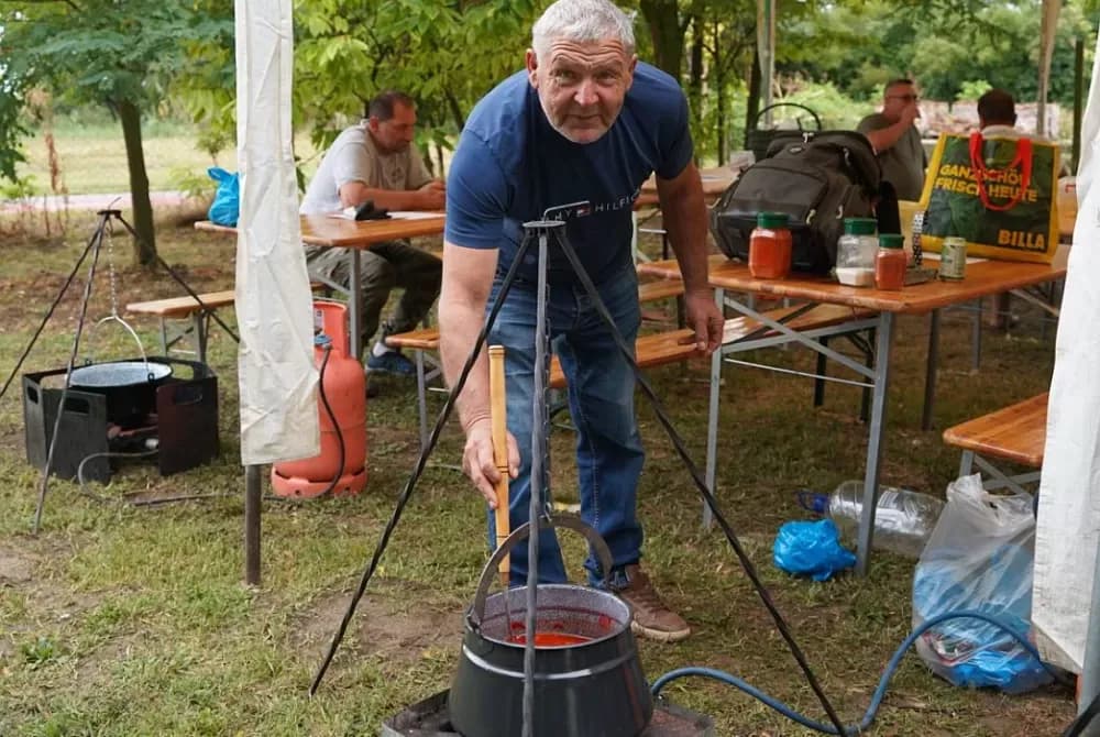 Slavonski majstor kotlića: Mato Radičević osvojio 60 pehara za fiš paprikaš