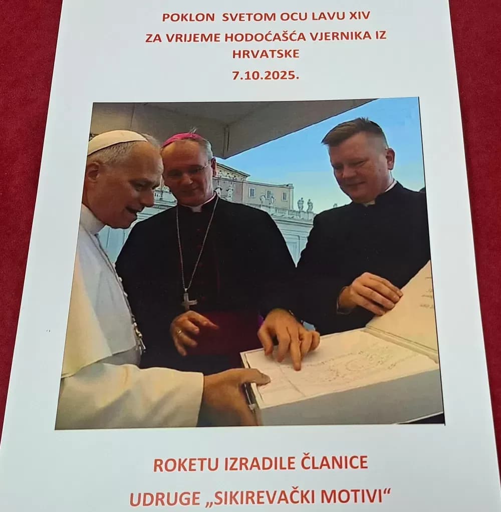 I PAPA NOSI SIKIREVAČKU ČIPKU - ʼNismo ni svjesni neprocjenjivosti ove narodne umjetnostiʼ