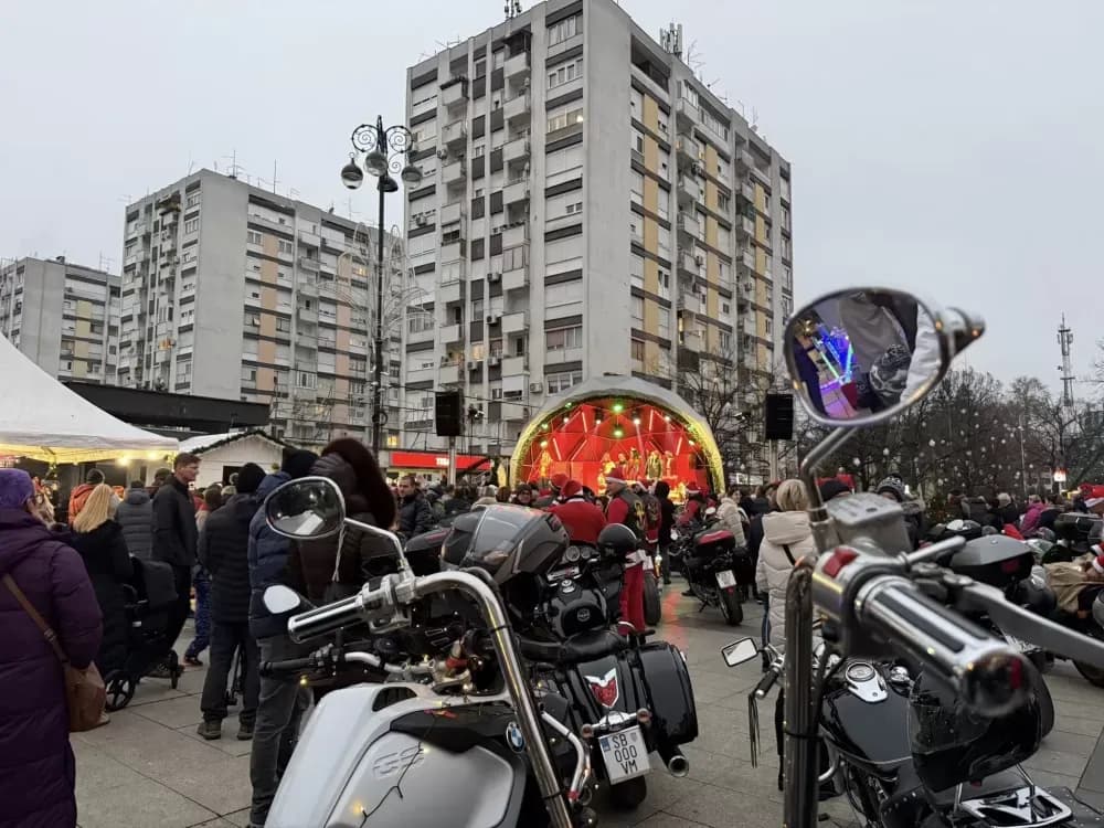 Moto Mrazovi i ove godine razveselili brodske mališane