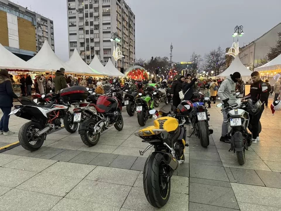 Moto Mrazovi i ove godine razveselili brodske mališane