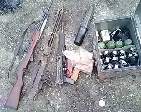 Bombe, puške, eksploziv, pogledajte što je sve muškarac predao brodskoj policiji