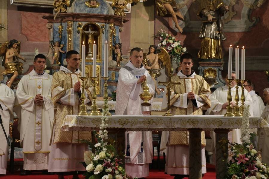 Masovni prosvjed u Kutjevu: Građani i gradonačelnik zajedno protiv kompostane