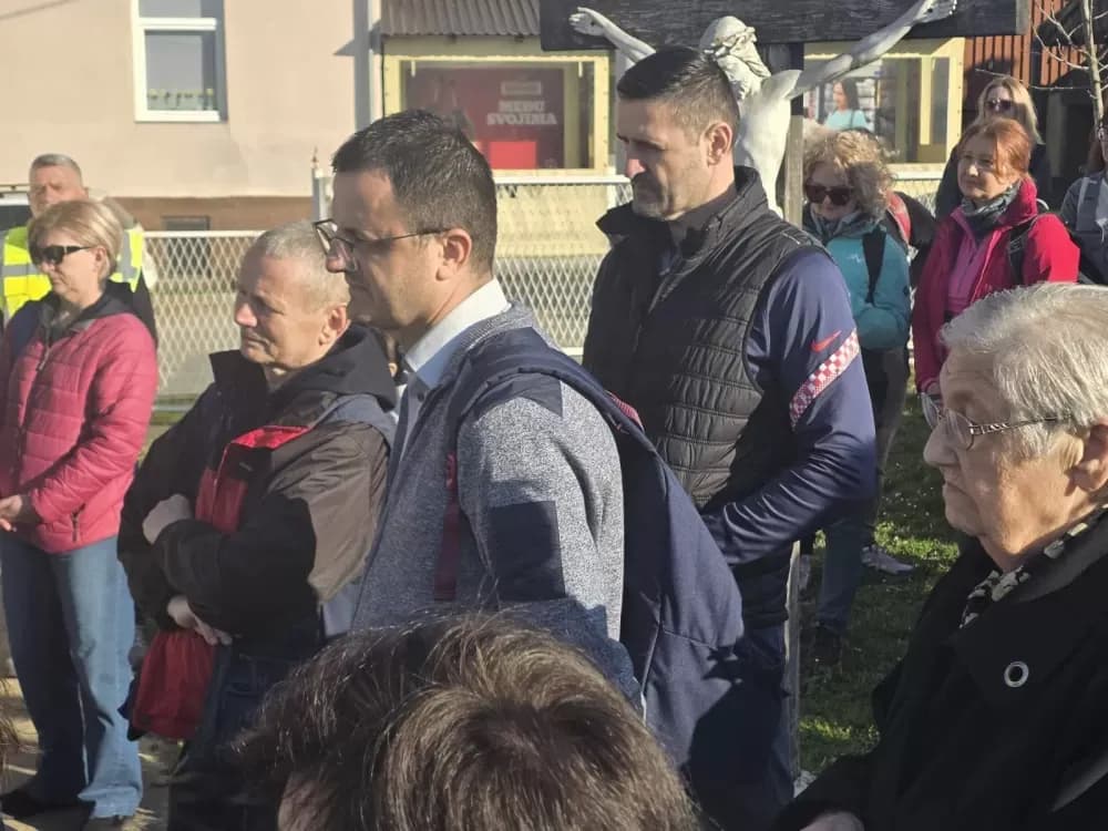 Odvoračka sela u zajedništvu i molitvi: Održan prvi Odvorački planinarski križni put