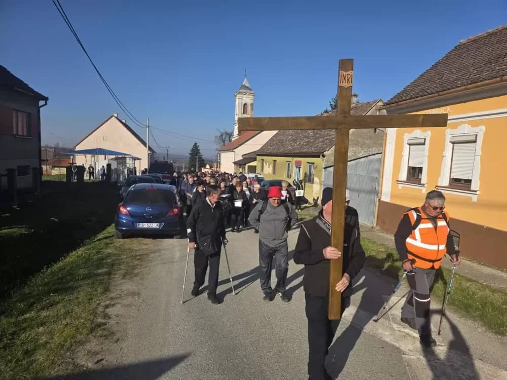 Odvoračka sela u zajedništvu i molitvi: Održan prvi Odvorački planinarski križni put