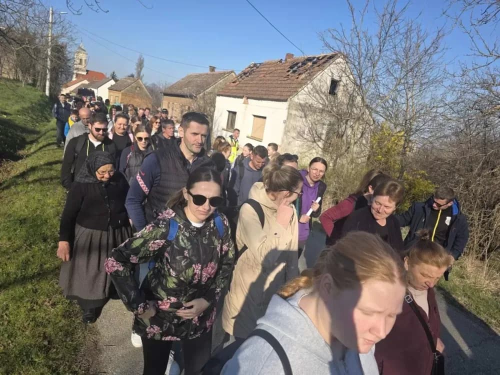 Odvoračka sela u zajedništvu i molitvi: Održan prvi Odvorački planinarski križni put