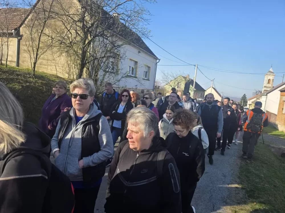 Odvoračka sela u zajedništvu i molitvi: Održan prvi Odvorački planinarski križni put