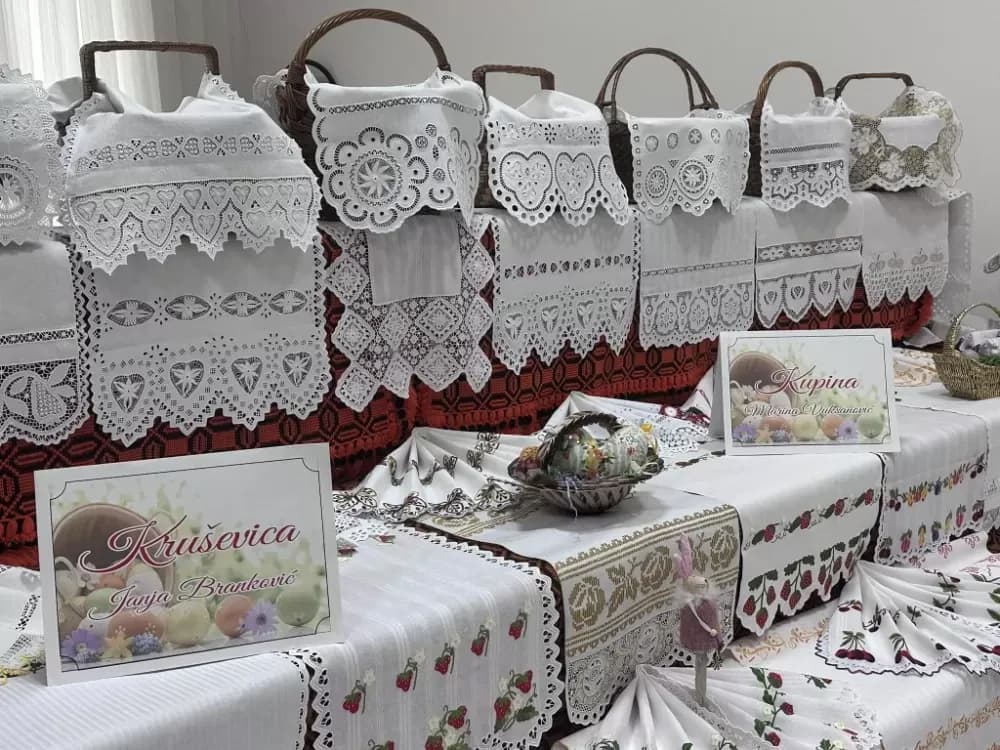 (FOTOGALERIJA) Korpice koje pričaju priču – Oprisavci u uskrsnom ruhu