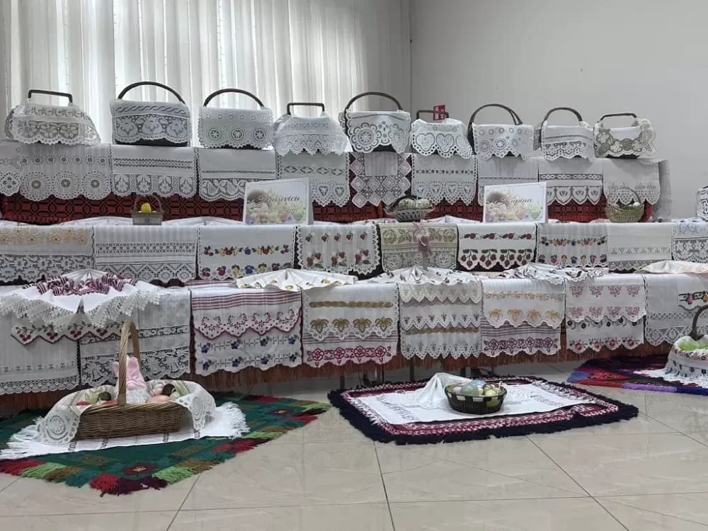 (FOTOGALERIJA) Korpice koje pričaju priču – Oprisavci u uskrsnom ruhu