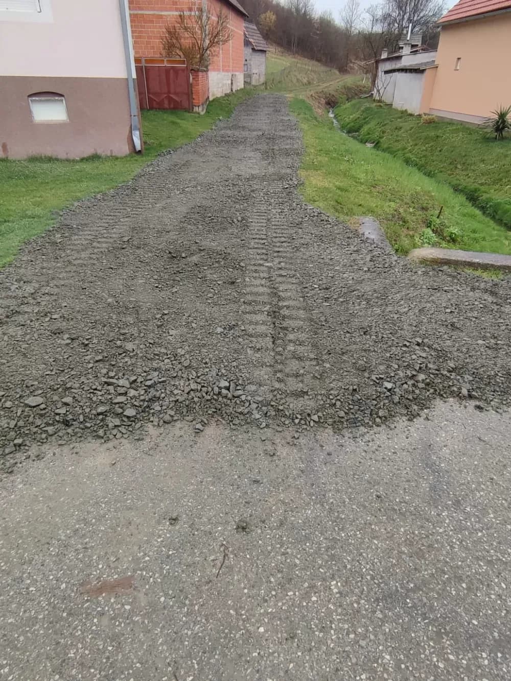 Uređenje putova diljem općine Sibinj: Radovi obuhvatili više naselja
