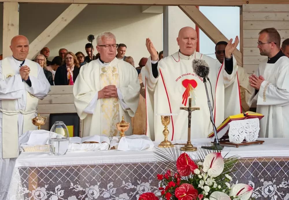 /FOTOGALERIJA/ Tisuće hodočasnika na proslavi svetkovine Božjeg Milosrđa
