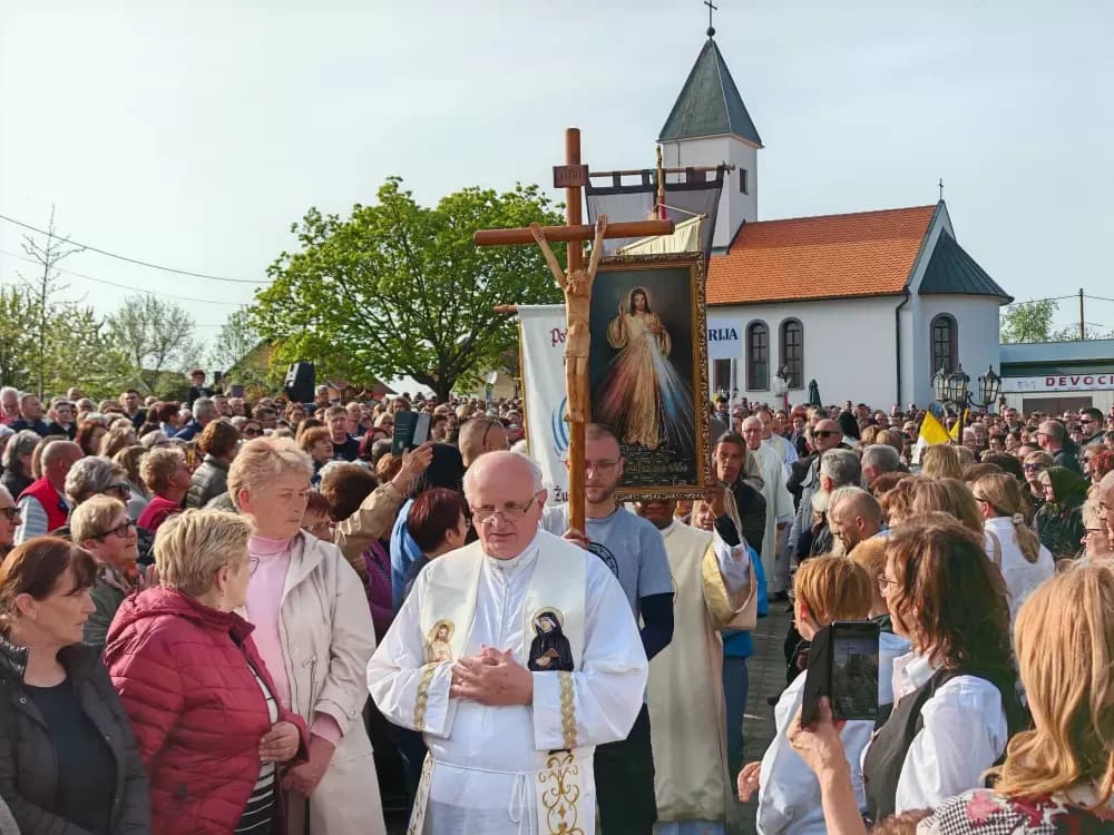 /FOTOGALERIJA/ Tisuće hodočasnika na proslavi svetkovine Božjeg Milosrđa