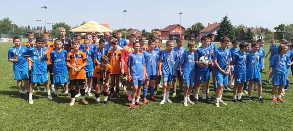 Nogometni početnici iz Batrine pobjednici u svojoj kategoriji, a limačići drugi na dječjem nogometnom turniru u Kaptolu kod Požege