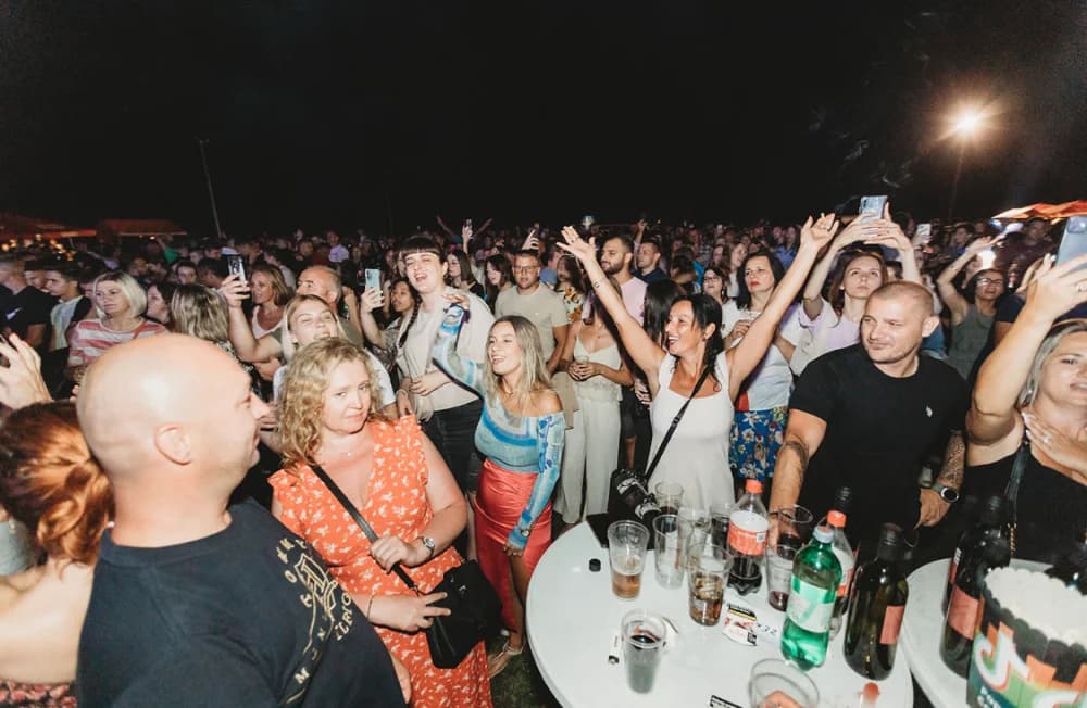[NAJAVA] VETOVAČKO LJETO 2024.: Ulaznice za veliki koncert Ace Lukasa dostupne su u požeškom Clubu Saloon i sustavu Eventim
