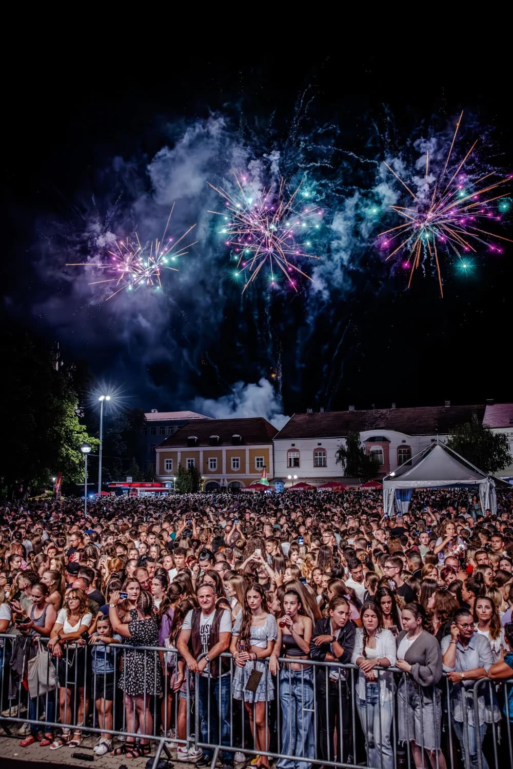 POGLEDAJTE FOPOGLEDAJTE FOTKE: Ovo možemo samo mi! Još jedan spektakl u N. Gradiški