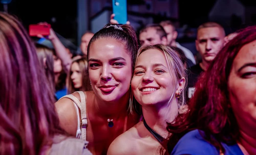 POGLEDAJTE FOPOGLEDAJTE FOTKE: Ovo možemo samo mi! Još jedan spektakl u N. Gradiški