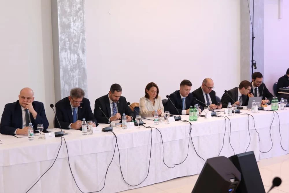 SLAVONSKI ŠAMAC: Premijer Plenković s ministrima i drugim dužnosnicima održao sjednicu Savjeta za Slavoniju, Baranju i Srijem