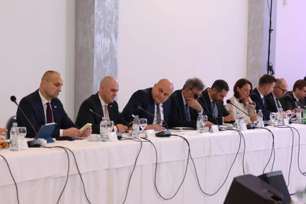 SLAVONSKI ŠAMAC: Premijer Plenković s ministrima i drugim dužnosnicima održao sjednicu Savjeta za Slavoniju, Baranju i Srijem