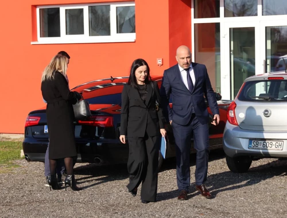SLAVONSKI ŠAMAC: Premijer Plenković s ministrima i drugim dužnosnicima održao sjednicu Savjeta za Slavoniju, Baranju i Srijem