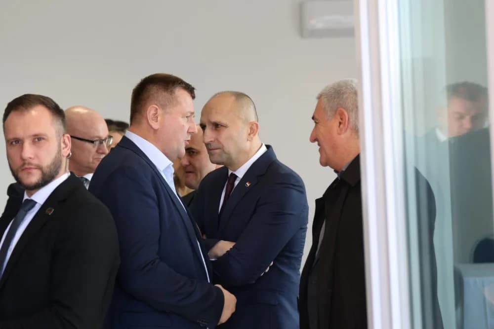 SLAVONSKI ŠAMAC: Premijer Plenković s ministrima i drugim dužnosnicima održao sjednicu Savjeta za Slavoniju, Baranju i Srijem