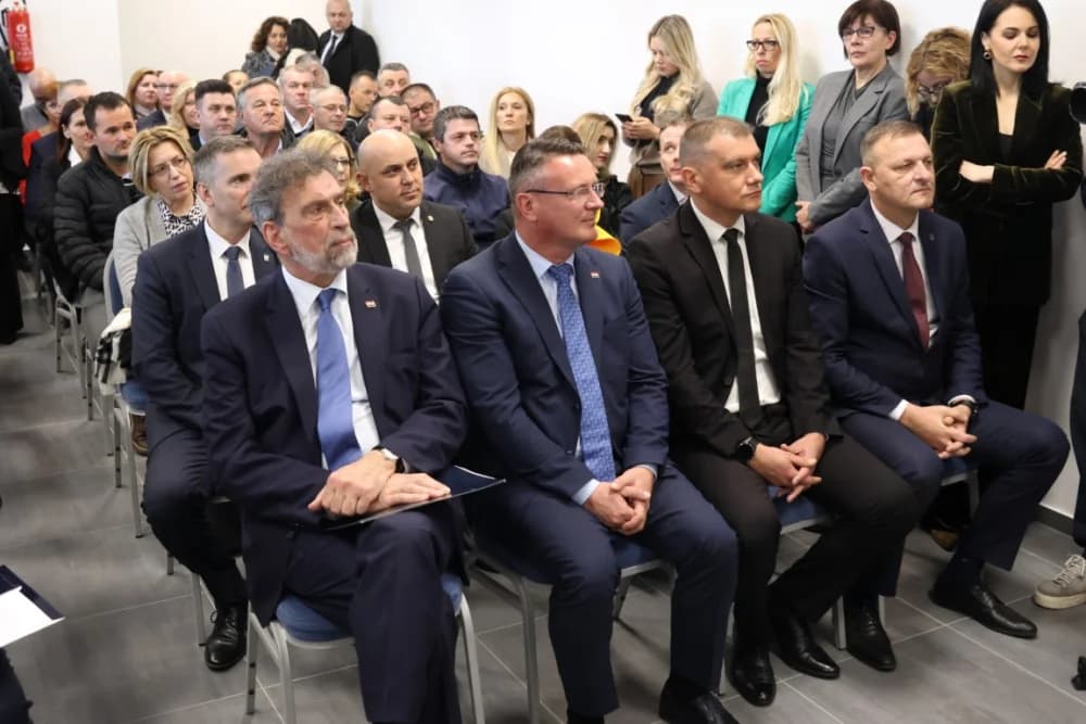 SLAVONSKI ŠAMAC: Premijer Plenković s ministrima i drugim dužnosnicima održao sjednicu Savjeta za Slavoniju, Baranju i Srijem