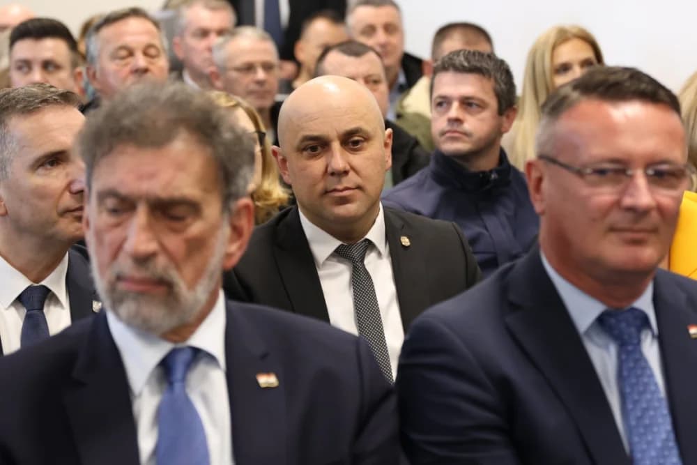 SLAVONSKI ŠAMAC: Premijer Plenković s ministrima i drugim dužnosnicima održao sjednicu Savjeta za Slavoniju, Baranju i Srijem