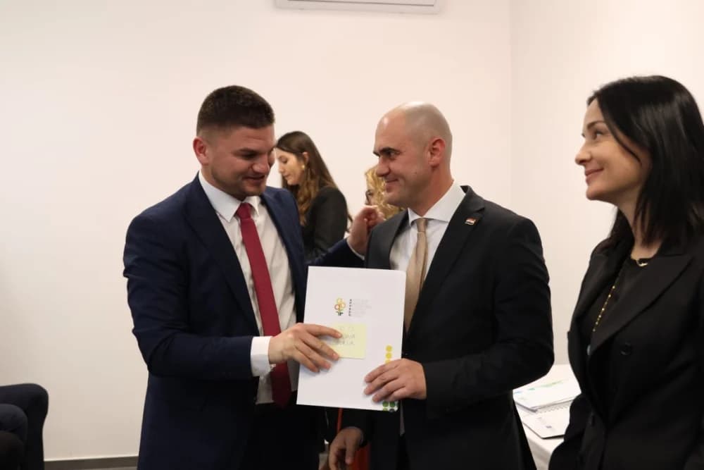 SLAVONSKI ŠAMAC: Premijer Plenković s ministrima i drugim dužnosnicima održao sjednicu Savjeta za Slavoniju, Baranju i Srijem