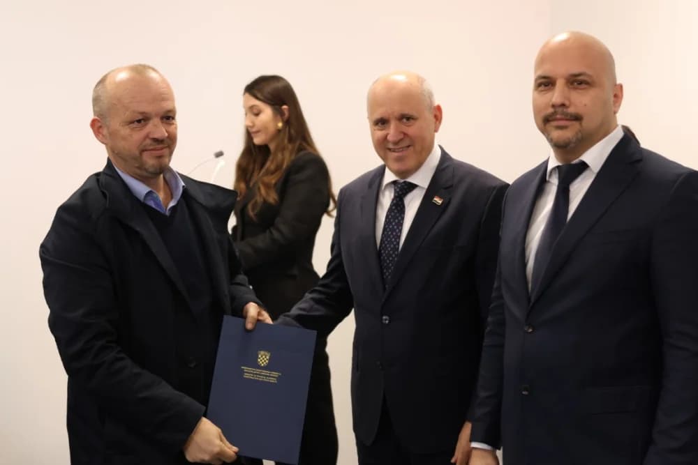 SLAVONSKI ŠAMAC: Premijer Plenković s ministrima i drugim dužnosnicima održao sjednicu Savjeta za Slavoniju, Baranju i Srijem