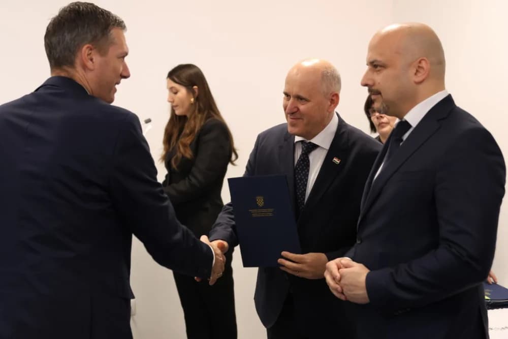 SLAVONSKI ŠAMAC: Premijer Plenković s ministrima i drugim dužnosnicima održao sjednicu Savjeta za Slavoniju, Baranju i Srijem