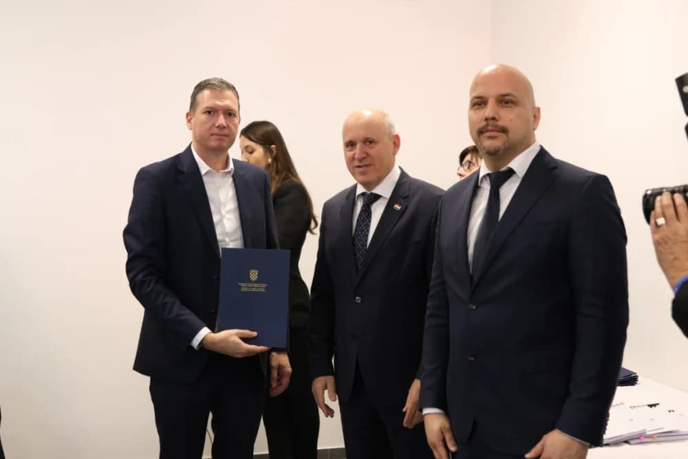SLAVONSKI ŠAMAC: Premijer Plenković s ministrima i drugim dužnosnicima održao sjednicu Savjeta za Slavoniju, Baranju i Srijem