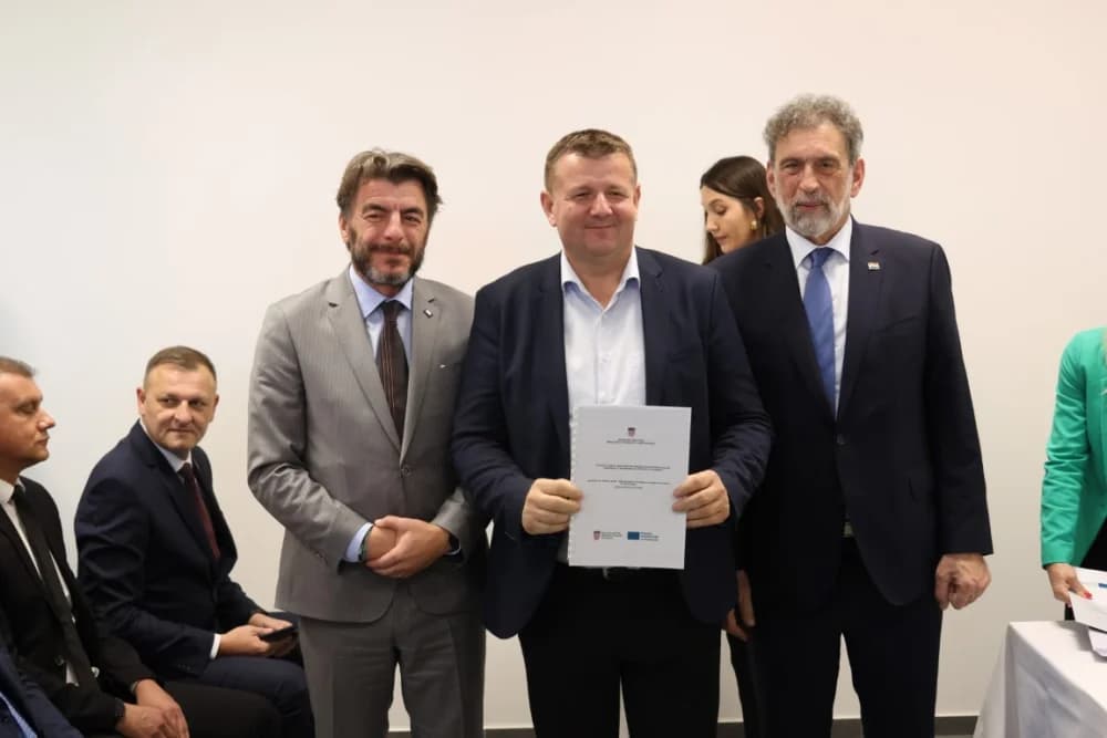 SLAVONSKI ŠAMAC: Premijer Plenković s ministrima i drugim dužnosnicima održao sjednicu Savjeta za Slavoniju, Baranju i Srijem