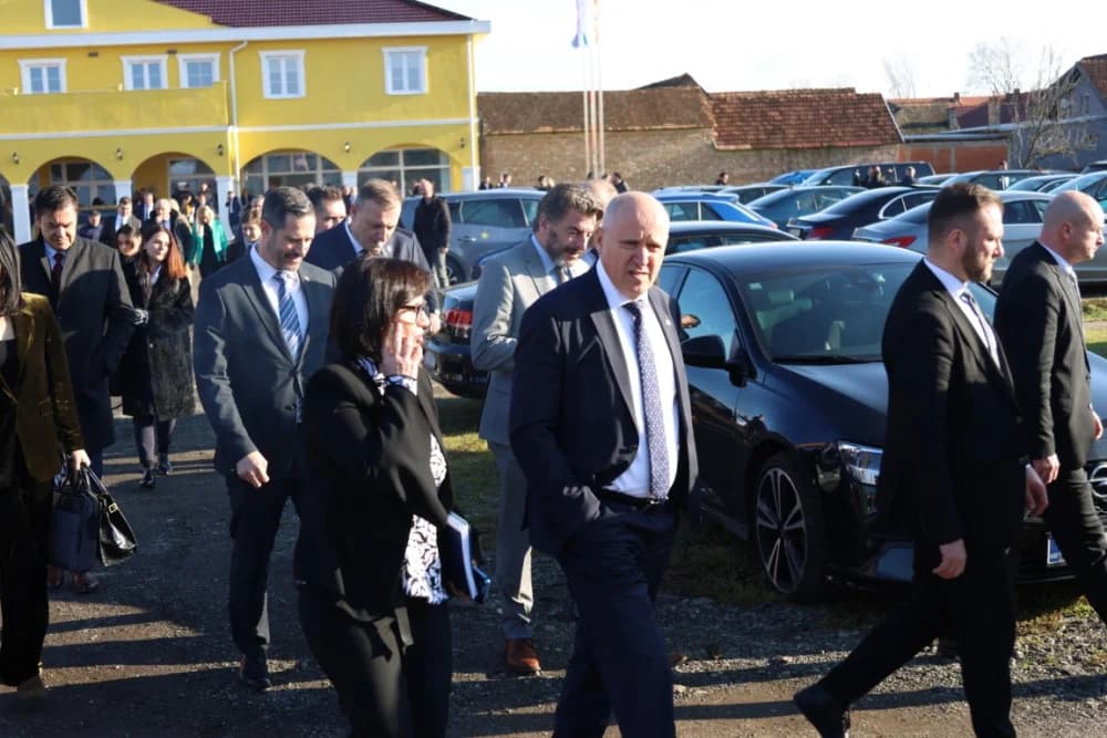 SLAVONSKI ŠAMAC: Premijer Plenković s ministrima i drugim dužnosnicima održao sjednicu Savjeta za Slavoniju, Baranju i Srijem