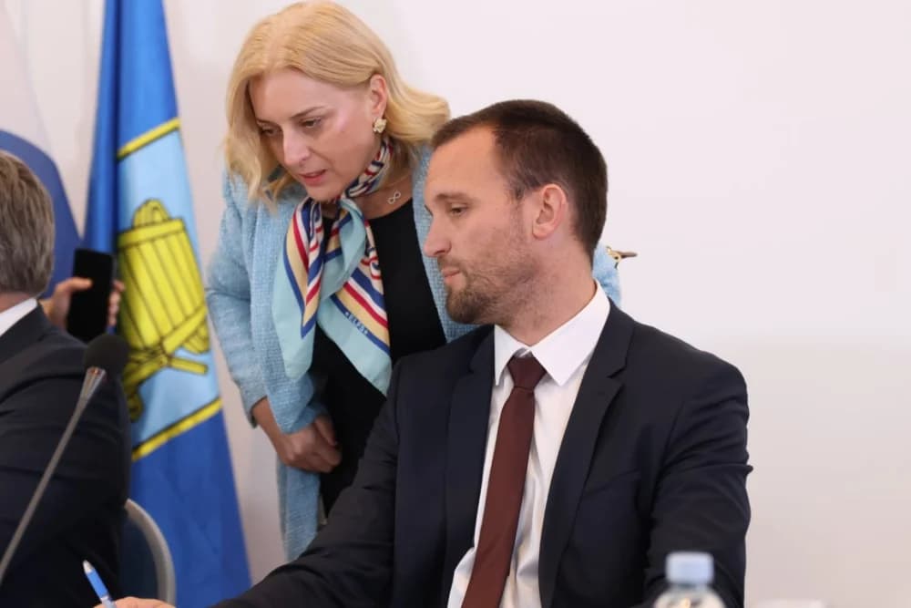 SLAVONSKI ŠAMAC: Premijer Plenković s ministrima i drugim dužnosnicima održao sjednicu Savjeta za Slavoniju, Baranju i Srijem