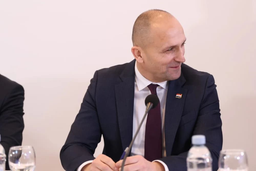 SLAVONSKI ŠAMAC: Premijer Plenković s ministrima i drugim dužnosnicima održao sjednicu Savjeta za Slavoniju, Baranju i Srijem