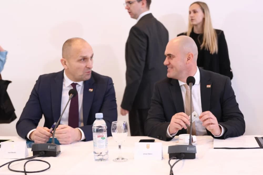 SLAVONSKI ŠAMAC: Premijer Plenković s ministrima i drugim dužnosnicima održao sjednicu Savjeta za Slavoniju, Baranju i Srijem