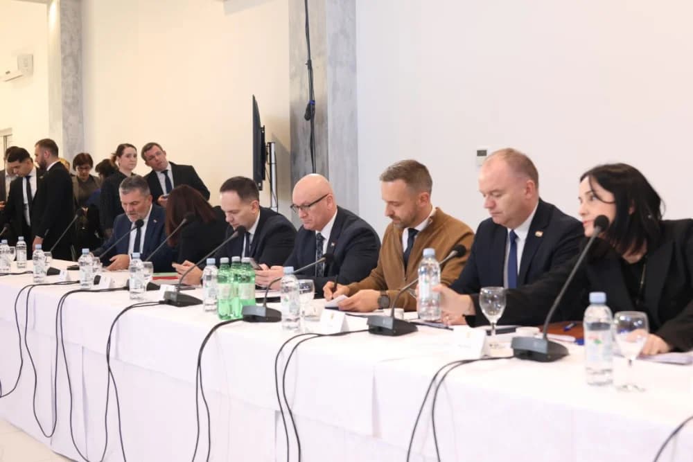 SLAVONSKI ŠAMAC: Premijer Plenković s ministrima i drugim dužnosnicima održao sjednicu Savjeta za Slavoniju, Baranju i Srijem
