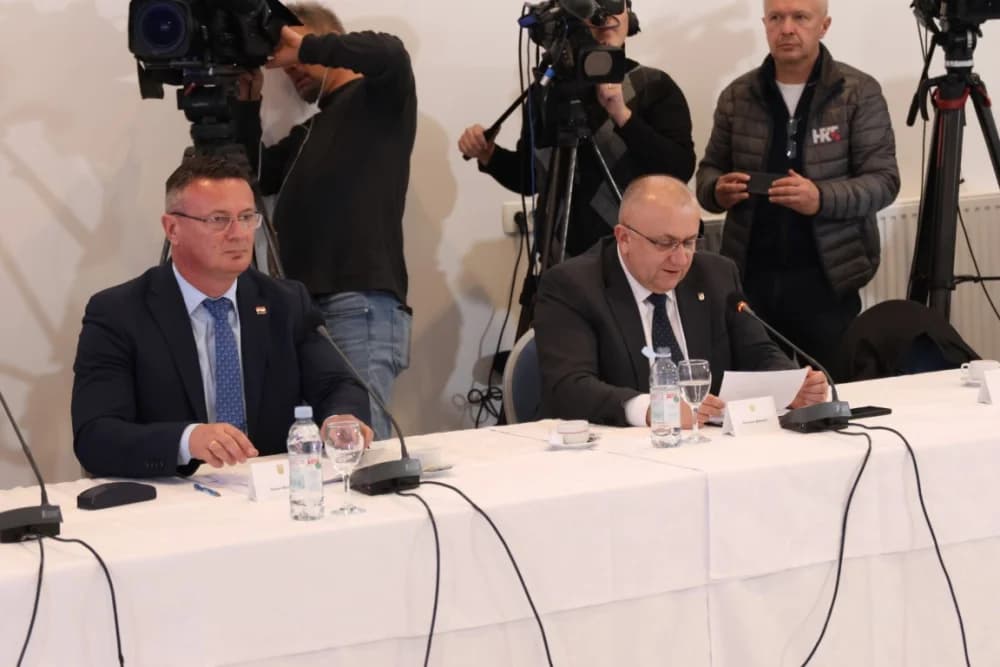 SLAVONSKI ŠAMAC: Premijer Plenković s ministrima i drugim dužnosnicima održao sjednicu Savjeta za Slavoniju, Baranju i Srijem