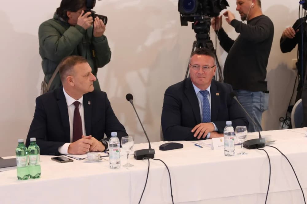 SLAVONSKI ŠAMAC: Premijer Plenković s ministrima i drugim dužnosnicima održao sjednicu Savjeta za Slavoniju, Baranju i Srijem