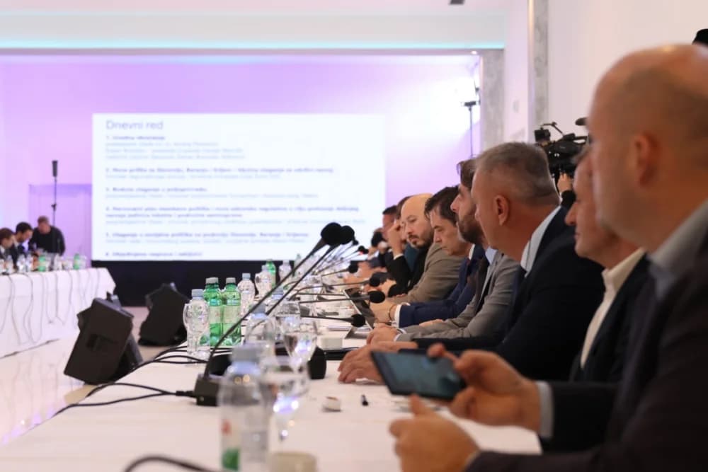 SLAVONSKI ŠAMAC: Premijer Plenković s ministrima i drugim dužnosnicima održao sjednicu Savjeta za Slavoniju, Baranju i Srijem