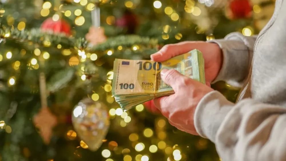 Evo koliko iznose božićnice u državnim i privatnim tvrtkama, jedna je preko 1800 eura