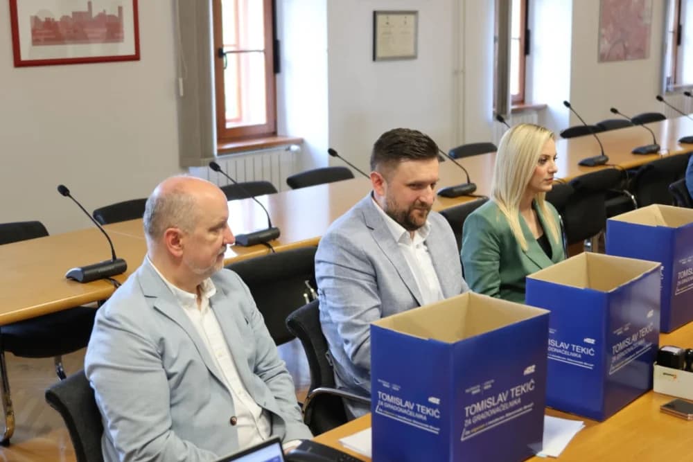 Kandidat HDZ-a za gradonačelnika Sl. Broda Tomislav Tekić predaoo kandidaturu s 2.025 potpisa potpore: „Naša će se kampanja temeljiti na konkretnim obećanjima sugrađanima“